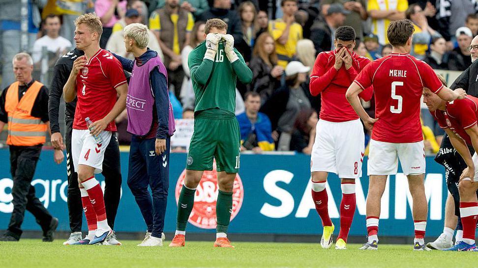 Christian Eriksen sofreu mais um desmaio durante um particular